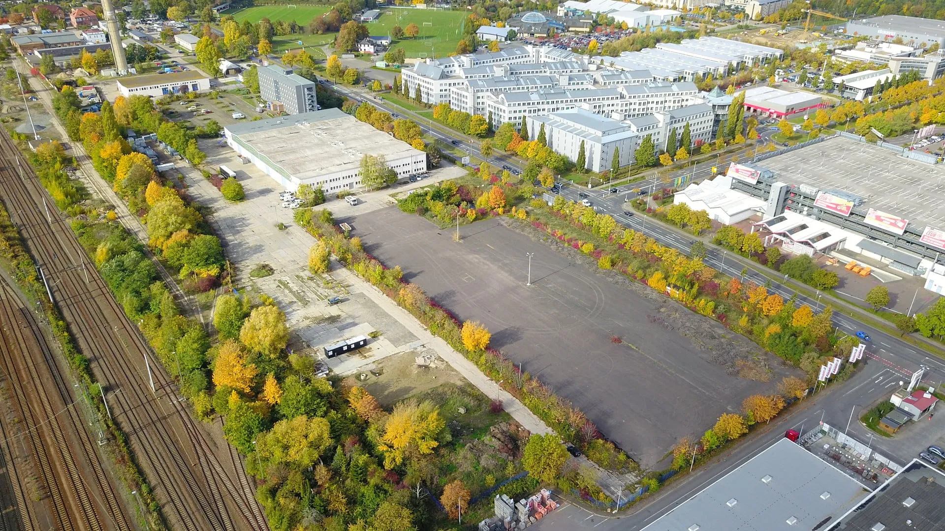Gewerbeareal mit Entwicklungspotenzial in Leipzig-Engelsdorf, Leipzig: Luftbildaufnahme des Gewerbeareals