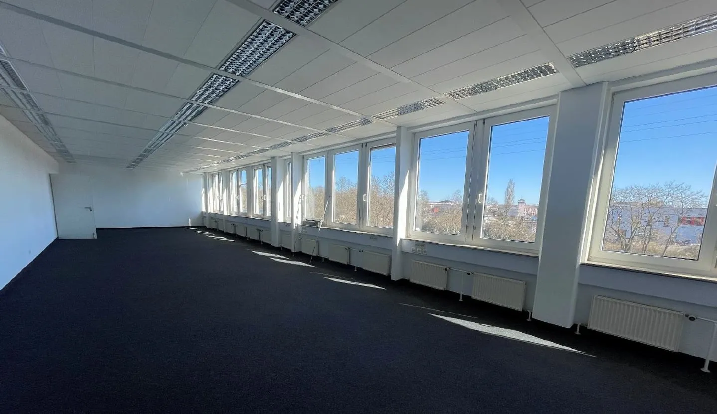 Modernes Bürogebäude in Leipzig – Foto