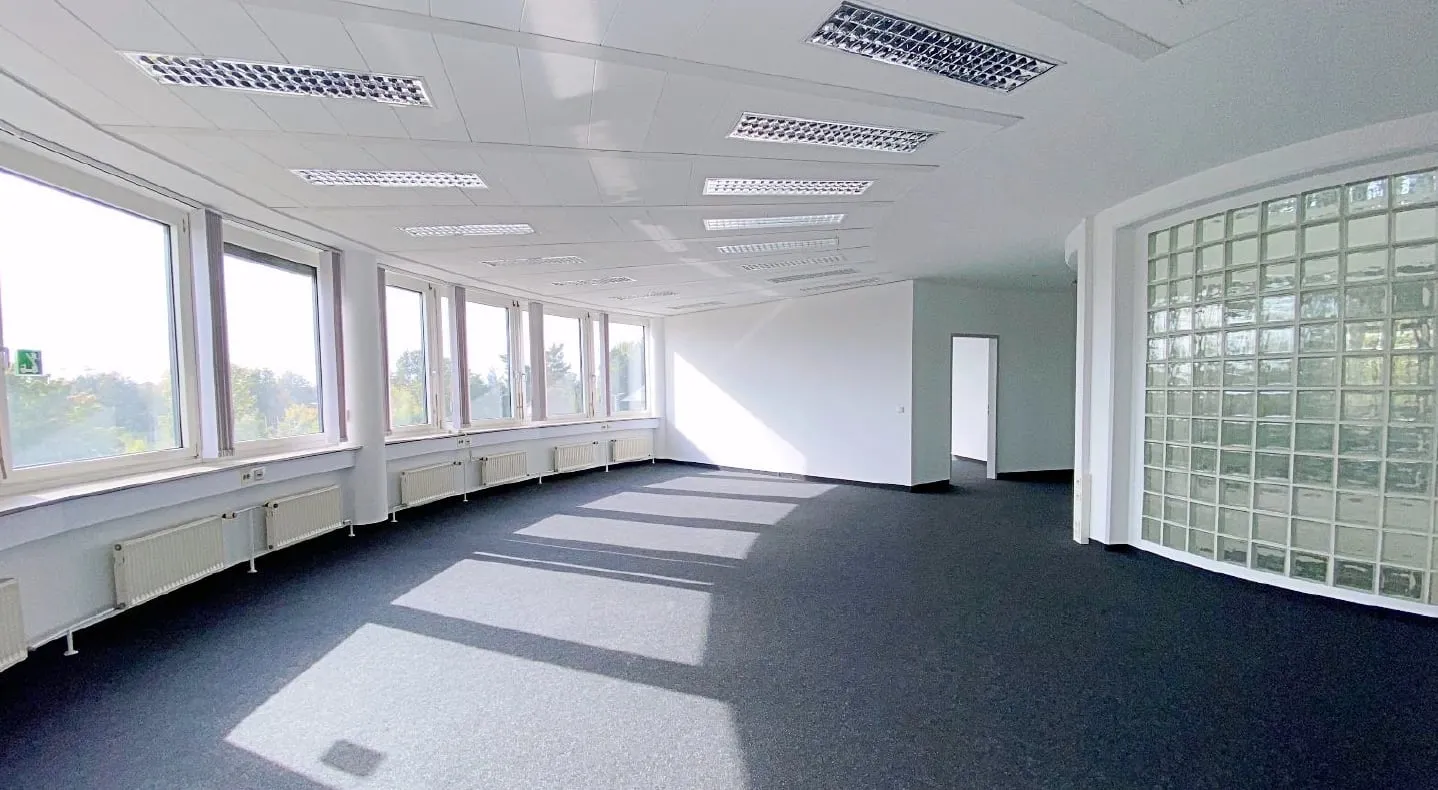 Modernes Bürogebäude in Leipzig – Foto